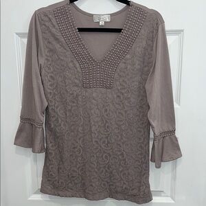 Shannon Ford New York Women's flare sleeve top with lace detail & crochet look